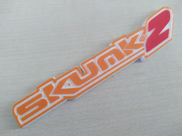 SKUNK2 LOGOSU 10x1,5cm KABARTMA SPORT ARMA SARI (SKUNK2 ARMASI) SKUNK2 YAZISI - SKUNK2 LOGO ürün görseli 1