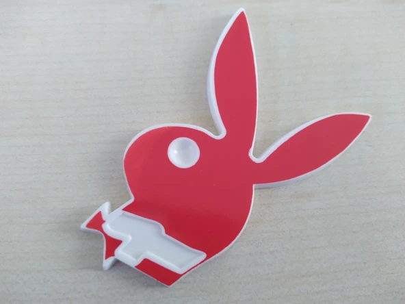 PLAYBOY LOGOSU 7x4,5cm KABARTMA SPORT ARMA KIRMIZI-BEYAZ (PLAYBOY ARMASI) PLAYBOY YAZISI - PLAYBOY LOGO ürün görseli 1