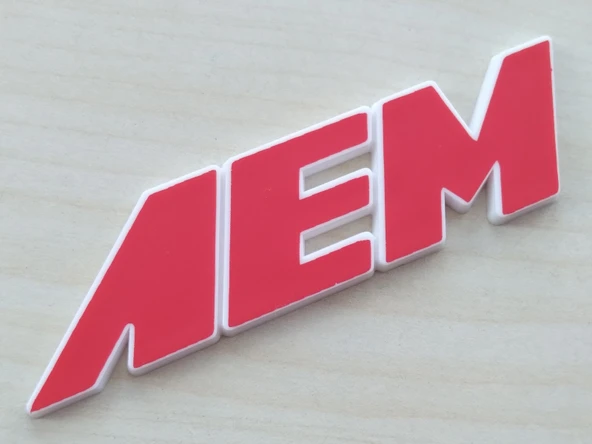 AEM YAZISI 10x2,5cm KABARTMA SPORT ARMA KIRMIZI-BEYAZ (AEM ARMASI) AEM LOGOSU ürün görseli 1