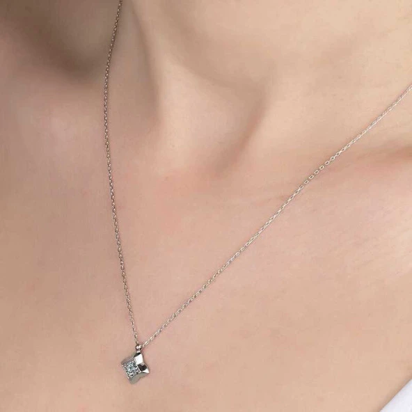 Swarovski Taşlı Gümüş Dörtgen Bayan Kolye ürün görseli 1