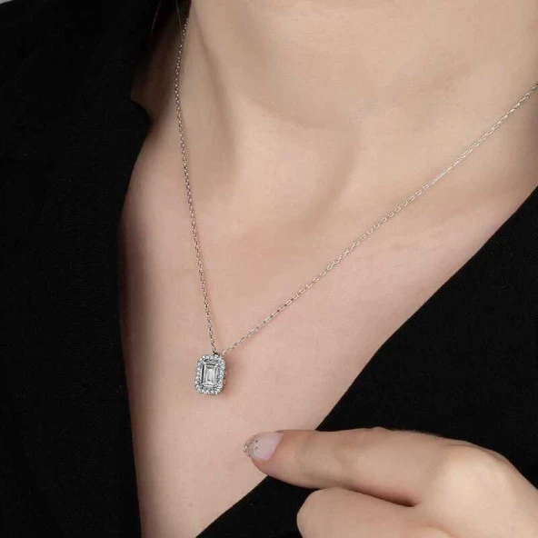 Swarovski Taşlı Gümüş Baget Bayan Kolye ürün görseli 1