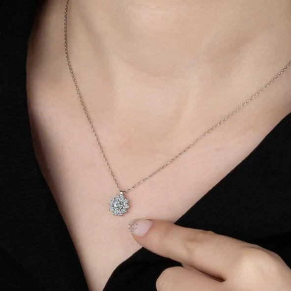 Swarovski Taşlı Gümüş Tektaş Bayan Kolye ürün görseli 1
