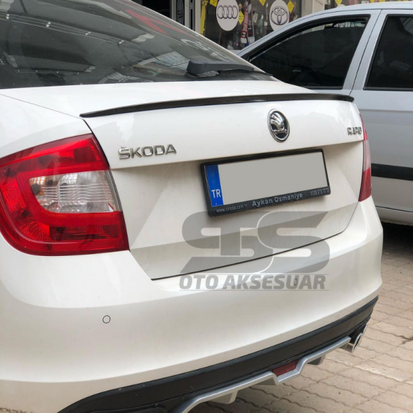 Skoda Rapid Bagaj Üstü Slim Spoiler Piano Black Parlak Siyah ürün görseli 1