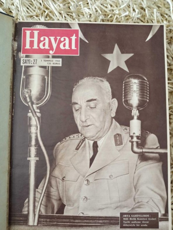 HAYAT HAFTALIK MECMUA 1960   /    Sayı: 27 ( 1 TEMMUZ  1960 ) SAYI:52     ( 23  ARALIK  1960  )   SIRALI  26   Mecmua  * TÜM EKLERİ İÇLERİNDEDİR. ürün görseli 1