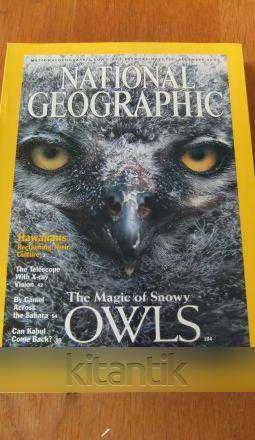 NATIONAL  GEOGRAPHIC  *  DECEMBER   2002  / The Magic of Snowy  /  Hawaiians Reclaiming Their Culture ürün görseli 1