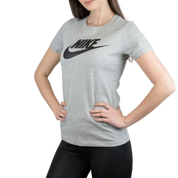 W Nsw Tee Essntl Icon Futura Kısakol Kadın T-Shirt gri ürün görseli 1