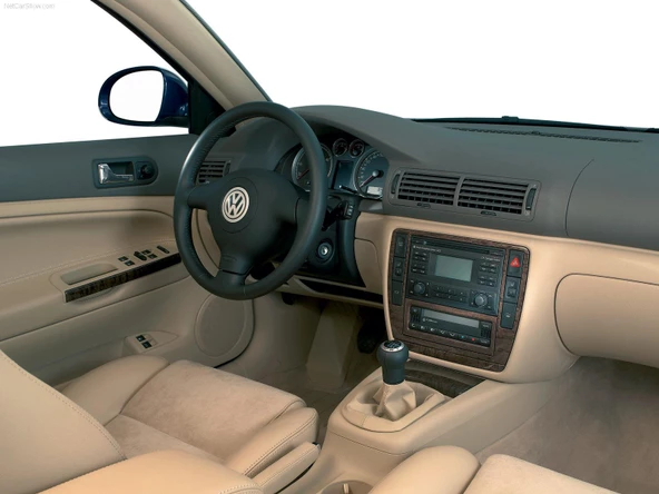 VW Passat B5.5 2001-05 Kırmızı Üçgen Dörtlü Flaşör Düğmesi 3B0953235D ürün görseli 1