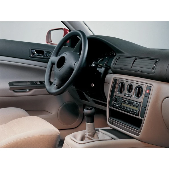 VW Passat B5 1997-2000 Kırmızı Üçgen Dörtlü Flaşör Düğmesi 3B0953235B ürün görseli 1