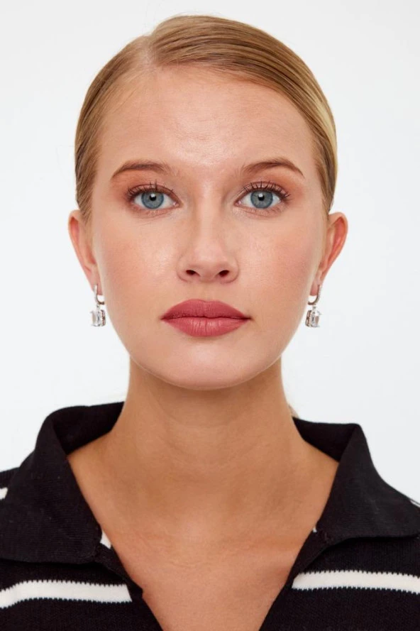 Kare Model Beyaz Taşlı Gümüş Küpe - Resim 5