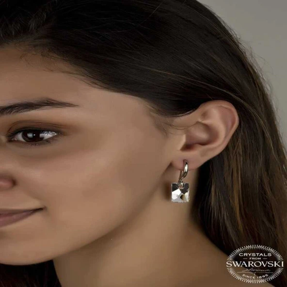 Swarovski Crystal Taşlı Gümüş Beyaz Baget Sallantılı Kadın Küpe ürün görseli 1