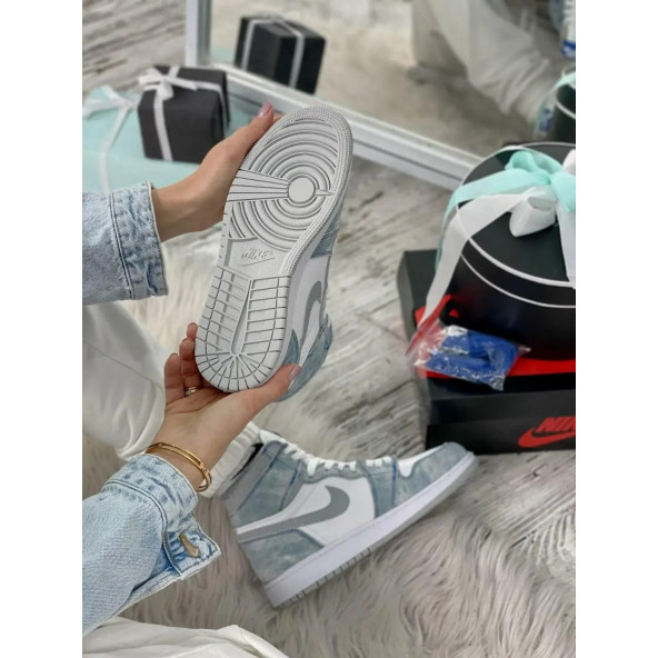 PTTAVM: Nike Air Jordan 1 Retro High Hyper Royal
