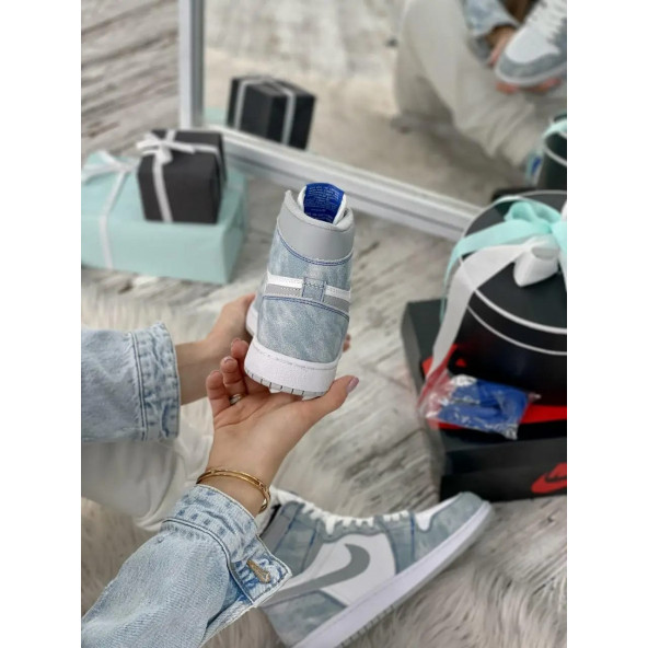 PTTAVM: Nike Air Jordan 1 Retro High Hyper Royal