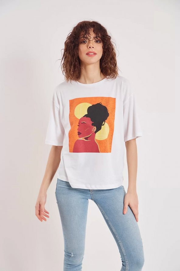 Kadın Beyaz Reggie Resim Baskılı T-shirt ürün görseli 1
