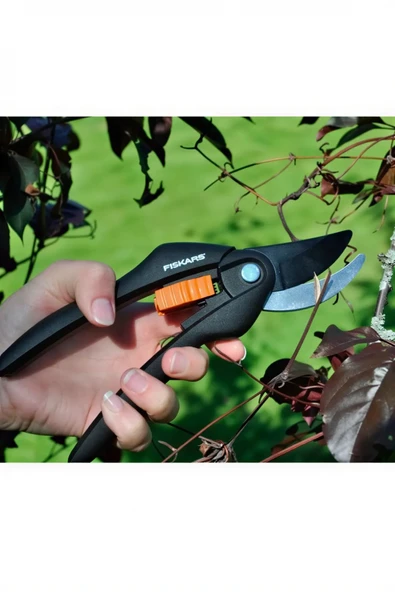 Fiskars P26 Single Step Bypass Budama Makası - Resim 3