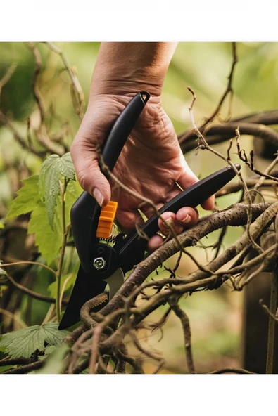 Fiskars P26 Single Step Bypass Budama Makası - Resim 4