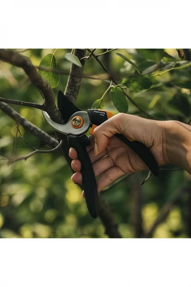 Fiskars P321 Solid Bypass Budama Makası - Resim 2