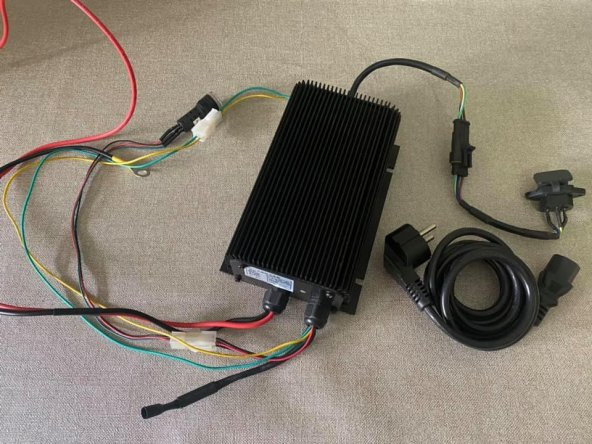 12V 18A Pil Şarj Aleti - Forkflit Araba Pil Şarj Cihazı ürün görseli 1
