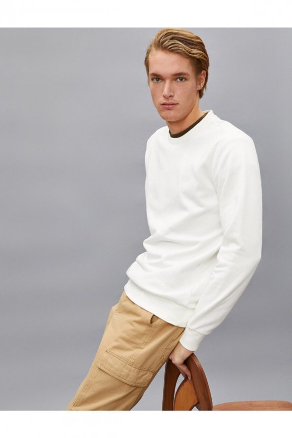 Erkek Beyaz Pamuklu Basic Bisiklet Yaka Uzun Kollu Sweatshirt ürün görseli 1