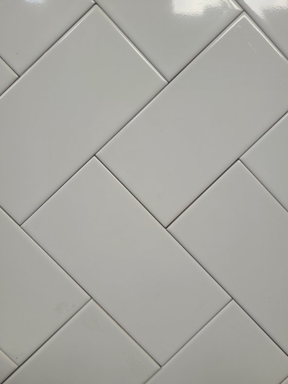 SERAMİKSAN GLOSSY BEYAZ 10*20CM 2.KALİTE ENDÜSTRİYEL SERAMİK 0.92M2 1 KUTU ürün görseli 1