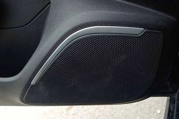 OMSA Renault Megane 4 HB Krom Hoparlör Çıtası Taşlı 2 Parça 2016-2020 Arası ürün görseli 1