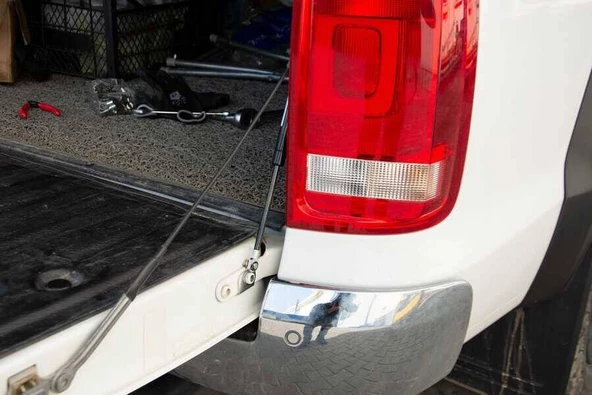 VW Amarok Bagaj Kapağı Amortisörü 2012-2021 Arası ürün görseli 1