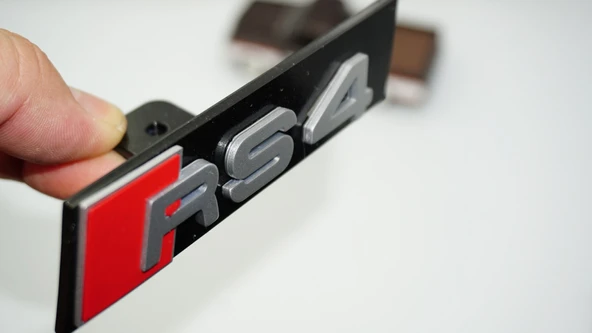 DK Tuning RS4 Gri Kırmızı Ön Panjur Logo Arma Audi İle Uyumlu ürün görseli 1