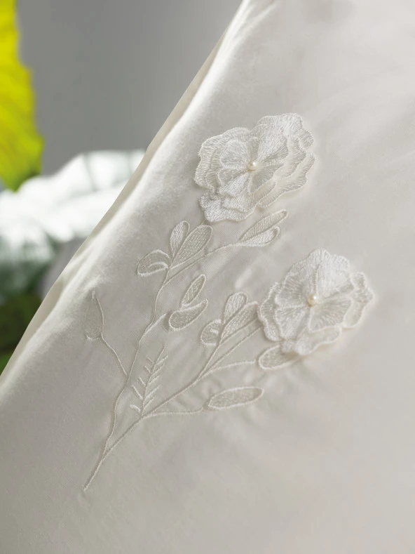 Cotton Box 3D Nakışlı Saten Çift Kişilik Nevresim Takımı Pure Ekru ürün görseli 1