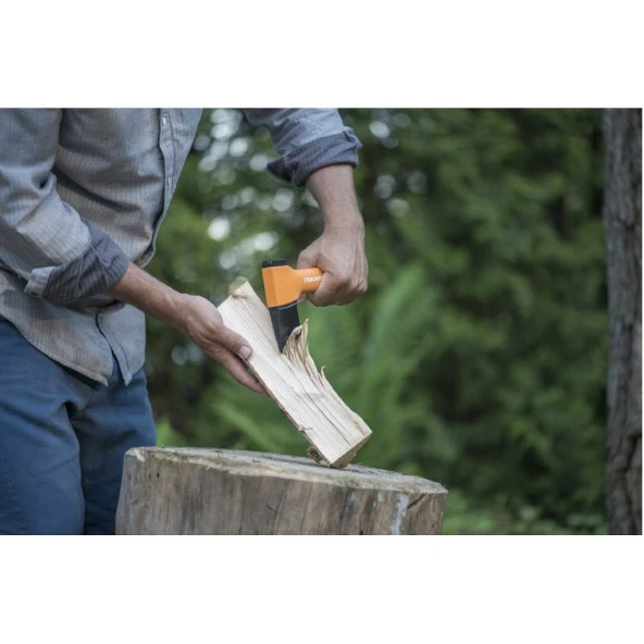 FISKARS X5 ODUN PARÇALAMA BALTASI - KAMP BALTASI ürün görseli 1