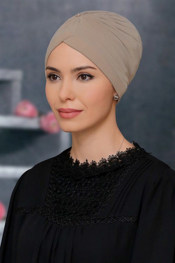 Bej Pratik Hazır Geçmeli Tesettür Bone Sandy Kumaş Taçlı Büzgülü 1208_12 ürün görseli 1