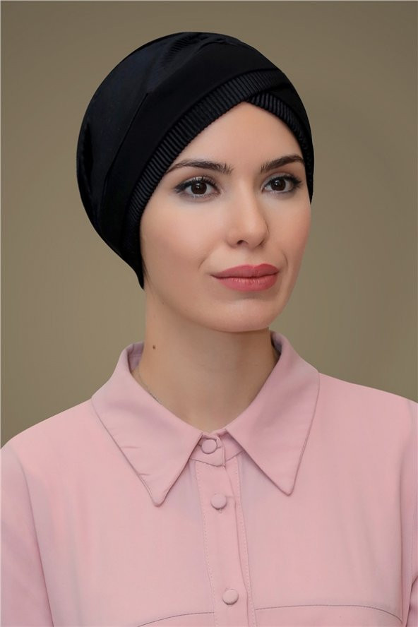 Siyah Pratik Hazır Geçmeli Tesettür Bone Fukuro Piliseli Tek Bantlı Çapraz Büzgülü 1821_01 ürün görseli 1