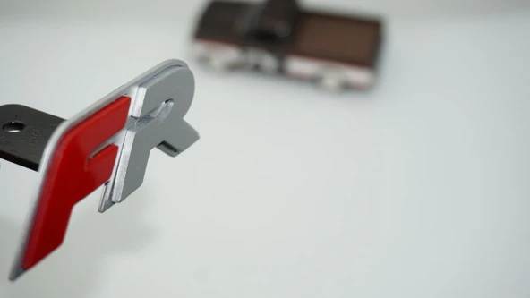 DK Tuning FR Ön Panjur Yeni Nesil Kırmızı Gri Logo Arma Seat ile Uyumlu ürün görseli 1