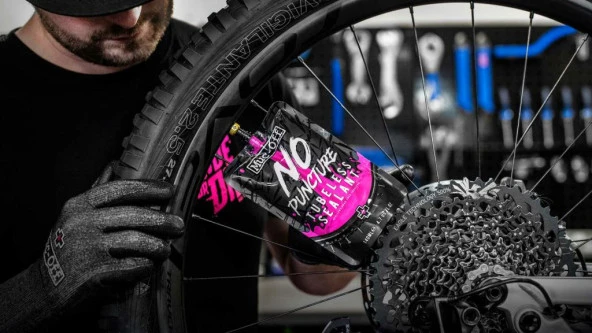 Muc-Off No Puncture Hassle Tubeless Lastik Dolgusu 140ml - Resim 2