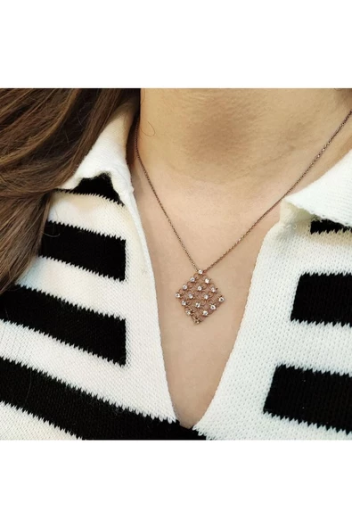 Lilarote Pırlanta Taşlı Kare Modern Kolye ürün görseli 1