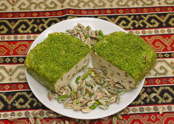 Özen Fıstıklı Tahin Helvası 945 G ürün görseli 1