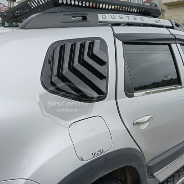 Dacia Duster 2010-2017 Uyumlu Kelebek Cam Izgarası Kelebek Cam Vizörü Havalandırma Sağ Sol Takım Parlak Siyah ürün görseli 1