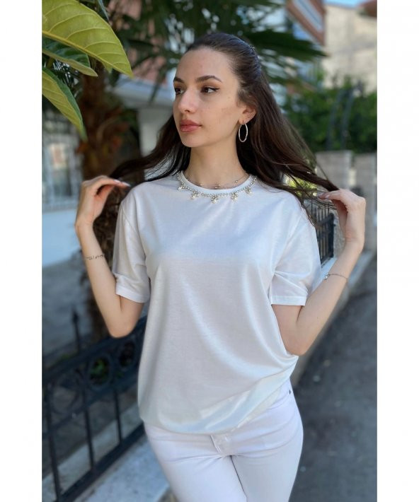 Yakası İnci ve Taşlı Beyaz Tişört ürün görseli 1