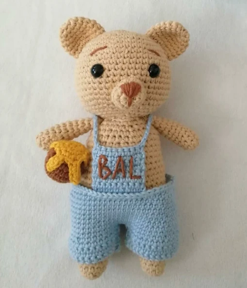 Mavi Tulumlu Ballı Ayıcık Amigurumi Organik Oyuncak ürün görseli 1