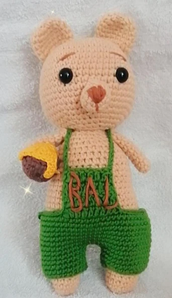 Yeşil Tulumlu Ballı Ayıcık Amigurumi Organik Oyuncak ürün görseli 1