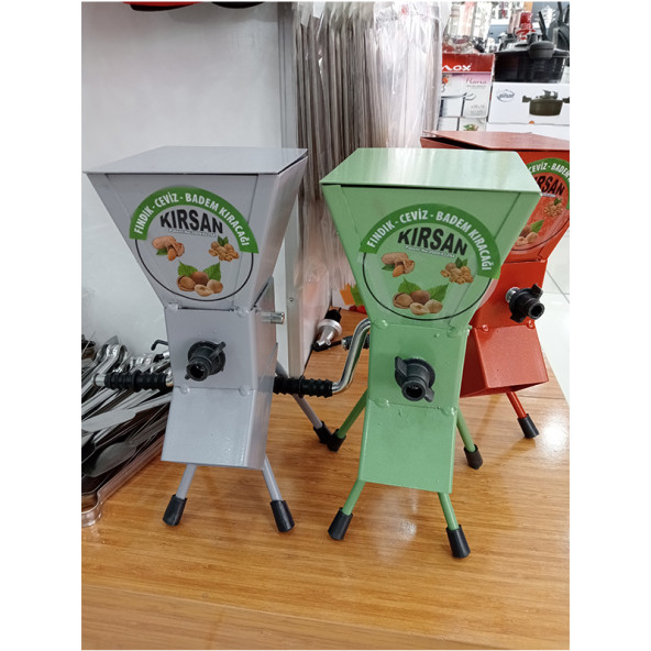 Metal Fındık ve Ceviz Kırma Makinesi (Çevirme Kollu) ürün görseli 1