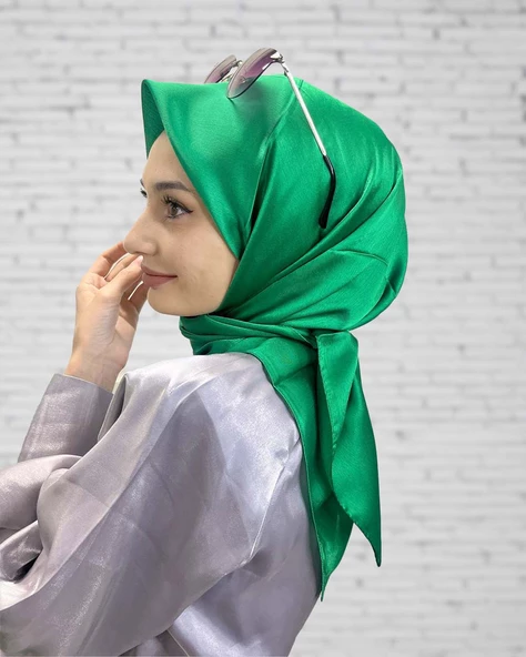 Cosie İpeksi Görünümlü Janjan Eşarp 100x100cm  00906  BENETTON ürün görseli 1