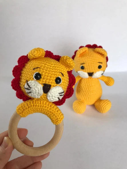 Sevimli Aslan Uyku Arkadaşı ve Çıngırak Amigurumi Organik Oyuncak ürün görseli 1