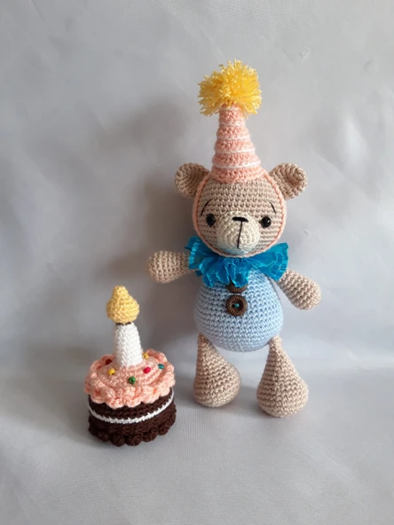 Doğumgünü Pastası ve Sevimli Ayısı Amigurumi Organik Oyuncak ürün görseli 1