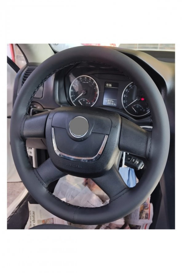 Skoda Octavia 2010-2012 Uyumlu Dikmeli Direksiyon Kılıfı Siyah İpli (11cm) ürün görseli 1