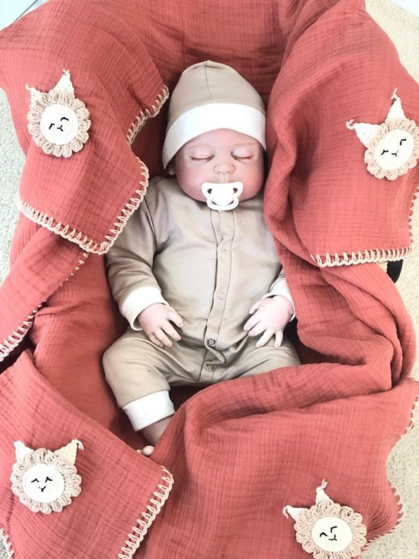 Multi Müslin Dört Kenarı Amigurili Figürlü Bebek Battaniyesi Kiremit ürün görseli 1
