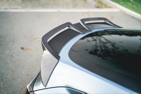 Tesla Model Y  Turbo Spoiler Piano Black 2021+ ürün görseli 1