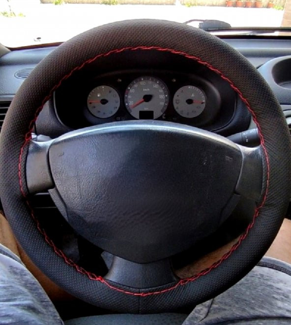Renault Clio Uyumlu Deri Dikmeli Direksiyon Kılıfı Noktalı Kırmızı İpli (38CM×10.5CM) ürün görseli 1
