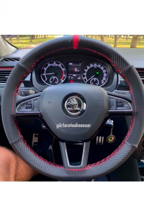 Skoda Rapid Uyumlu Dikmeli Direksiyon Kılıfı Alkantra Karbon Kırmızı Yüzüklü ürün görseli 1