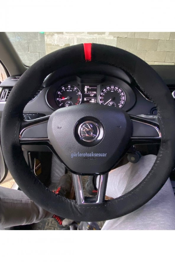 Skoda Super B Dikmeli Direksiyon Kılıfı Kırmızı Yüzüklü Alkantara (nubuk) ürün görseli 1