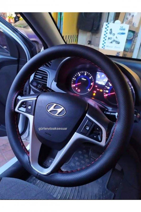 Hyundai I20 Deri Dikmeli Direksiyon Kılıfı Noktalı Kırmızı Ipli 10.5cm ürün görseli 1