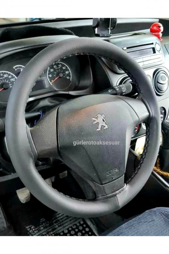 Peugeot Bipper Deri Dikmeli Direksiyon Kılıfı Soft Siyah Ipli 10.5cm ürün görseli 1